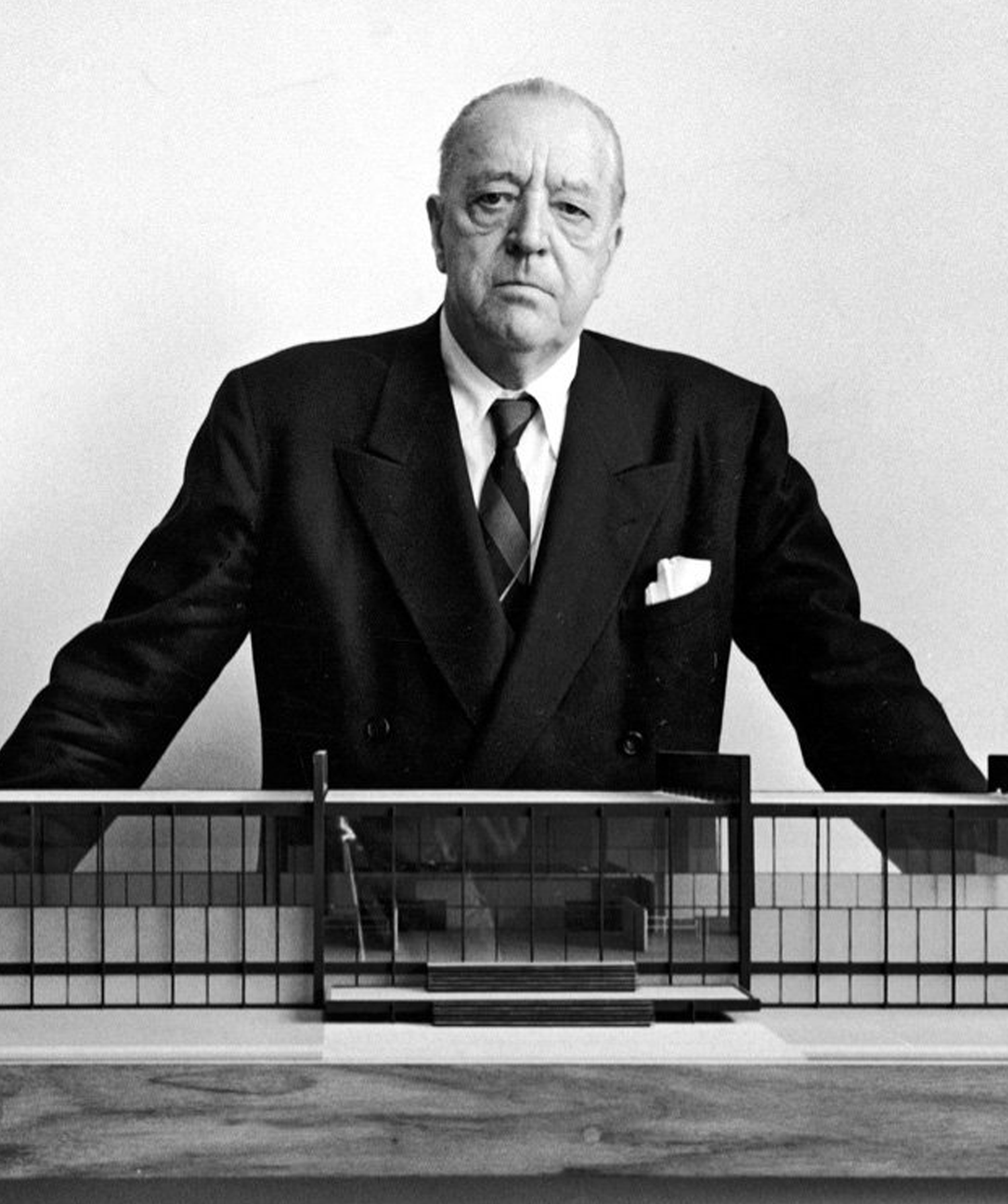 Ludwig MIES VAN DER ROHE