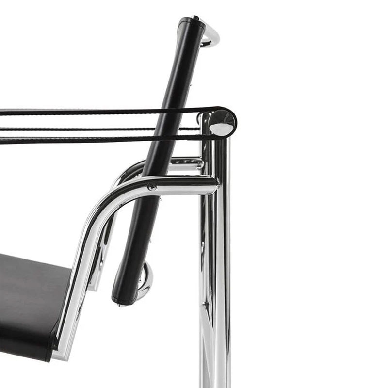 Angers Nantes Cholet Saumur bordeaux paris Tours Laval Poitiers Le Mans orleans Icones LC1 Cassina Le Corbusier noir cuir chrome