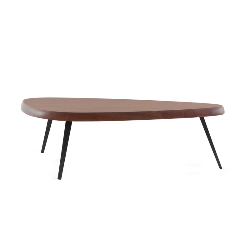 Table basse Mexique 527 Cassina en noyer Canaletto avec plateau triangulaire et piètement noir