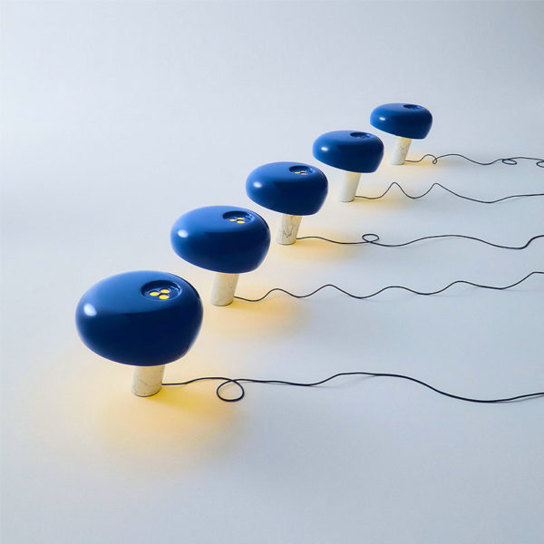 Angers Nantes Cholet Saumur Icones Flos Snoopy Bleu Marine Marbre Blanc Achille Castiglioni lampe de table 4