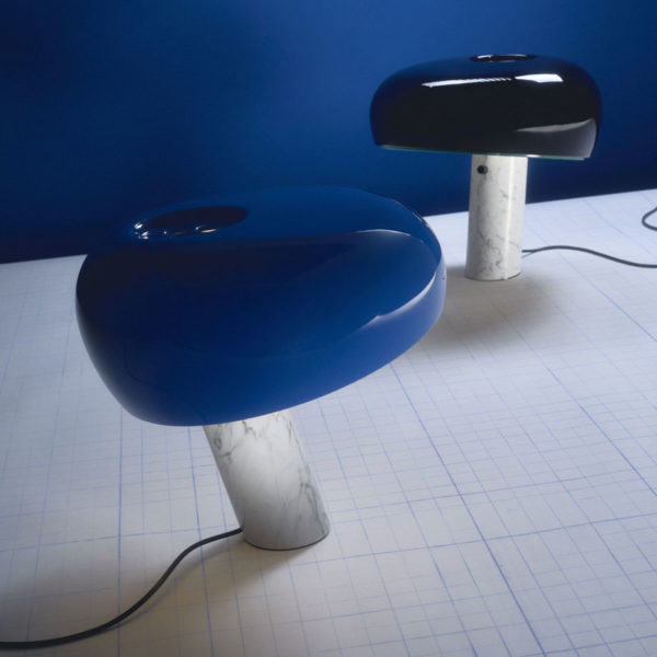 Angers Nantes Cholet Saumur Icones Flos Snoopy Bleu Marine Marbre Blanc Achille Castiglioni lampe de table 6