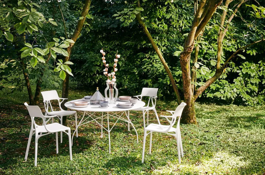 Angers Nantes Cholet Saumur Icones Kartell Chaise A.I Blanc philippe starck 5