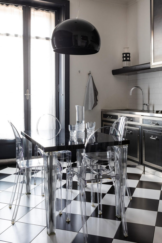 Angers Nantes Cholet Saumur Icones Kartell Chaise cristal transparent Victoria Ghost philippe starck 2