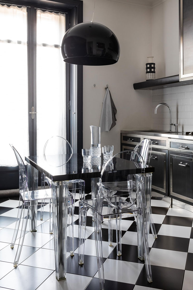 Angers Nantes Cholet Saumur Icones Kartell Chaise cristal transparent Victoria Ghost philippe starck 2