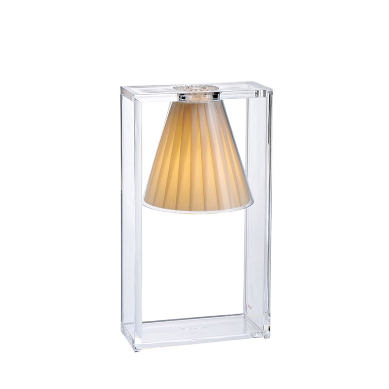 Angers Nantes Cholet Saumur Icones Kartell Lampe a poser Light Air cristal transparent tissu Eugeni Quitllet1