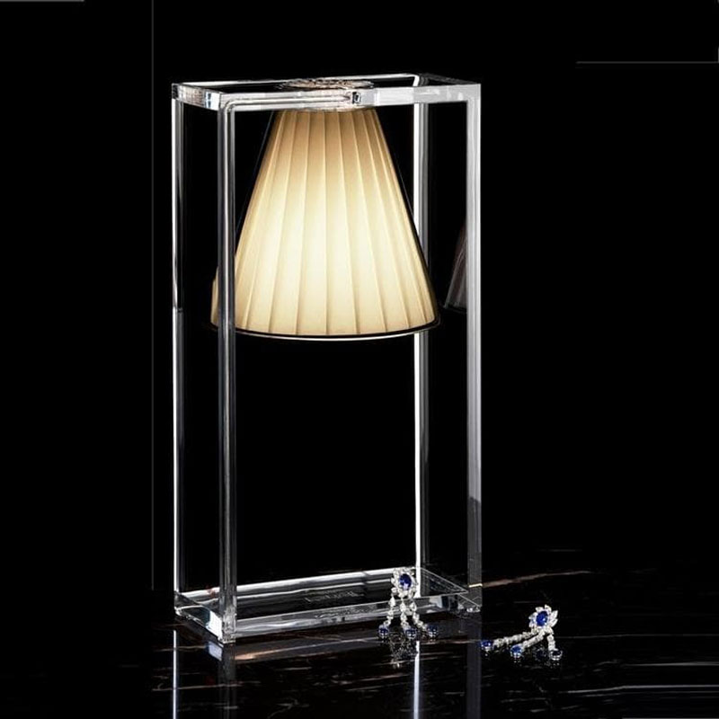 Angers Nantes Cholet Saumur Icones Kartell Lampe a poser Light Air cristal transparent tissu Eugeni Quitllet7
