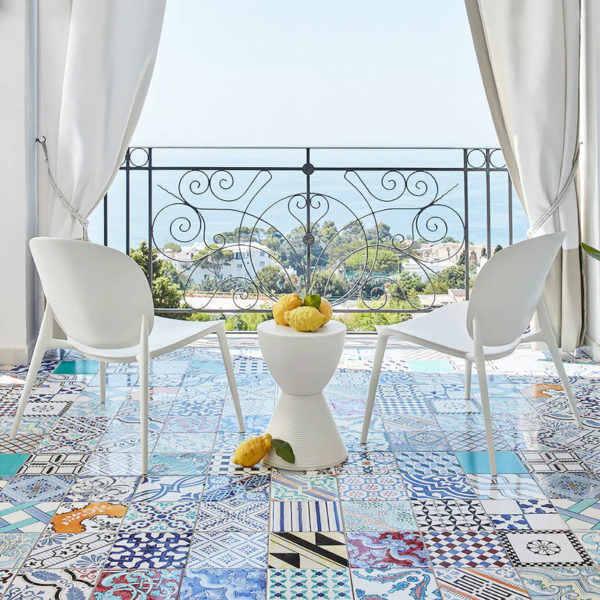 Angers Nantes Cholet Saumur Icones Kartell Tabouret Prince Aha blanc cire Pigeon philippe starck 3