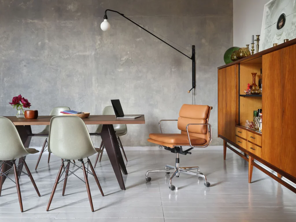 Angers Nantes Cholet Saumur Icones Objet Vitra deco Jean Prouve applique avec prise potence noir 3