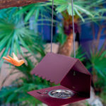 Angers Nantes Cholet Saumur Icones Fermob Mangeoir objet accessoire oiseaux Outdoor mobilier exterieur Picoti Cerise Noir 2
