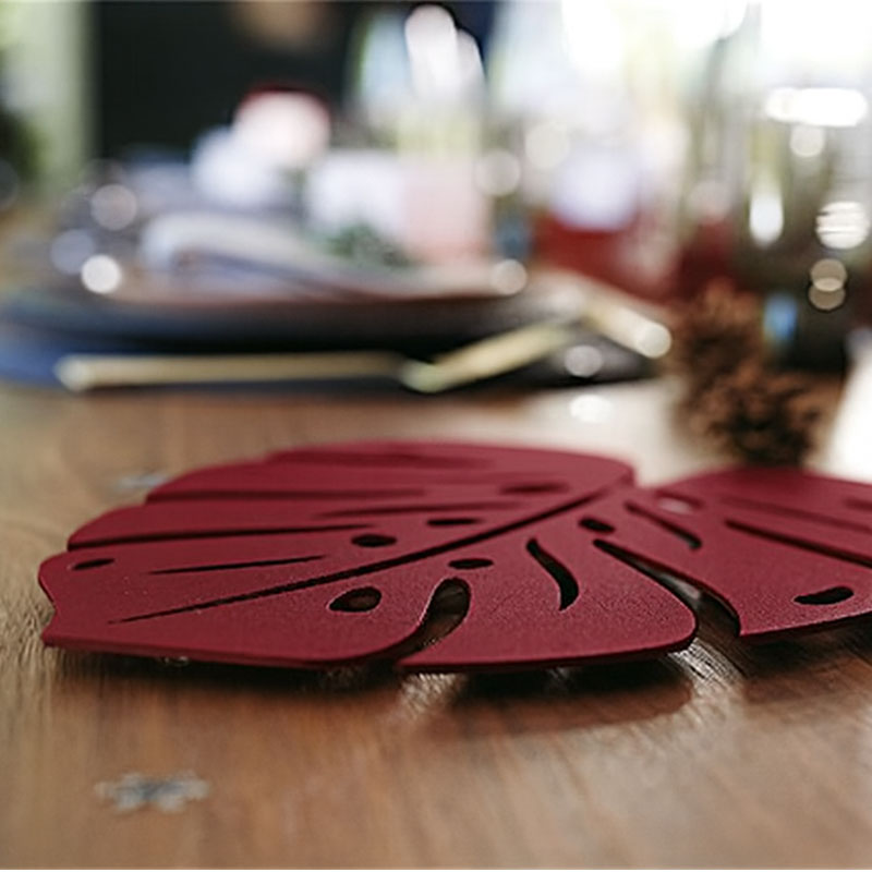 Angers Nantes Cholet Saumur Icones Fermob dessous de plat monstera cerise noir outdoor accesoire objet 000