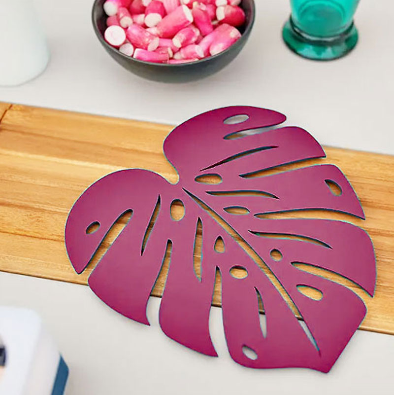 Angers Nantes Cholet Saumur Icones Fermob dessous de plat monstera cerise noir outdoor accesoire objet 2002