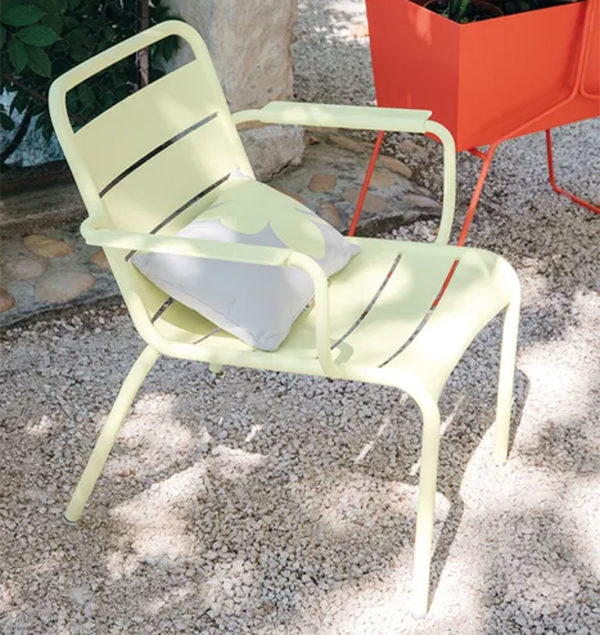 Angers Nantes Cholet Saumur Icones Fermob fauteuil lounge Outdoor mobilier exterieur jaune Miel Sofia frederic 3