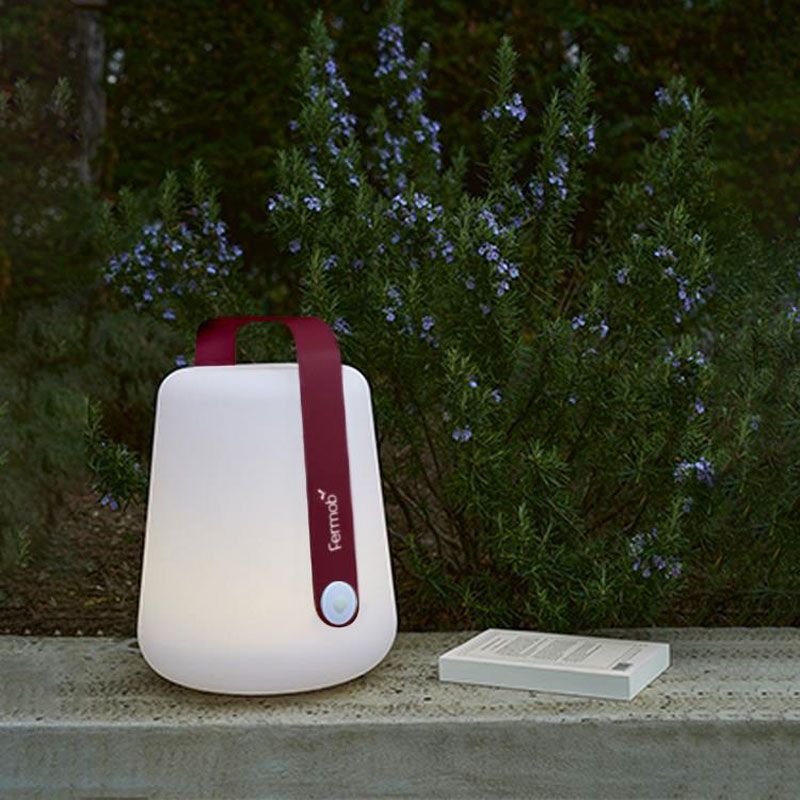 Angers Nantes Cholet Saumur Icones Fermob lampe Balad Batterie 25 outdoor cerise noir Tristan Lohner 2