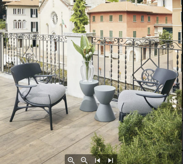 Angers Nantes Cholet Saumur Icones Kartell Fauteuil A.I outdoor Blanc Mat blanc Marine Bleu mat blanc Philippe Starck 5