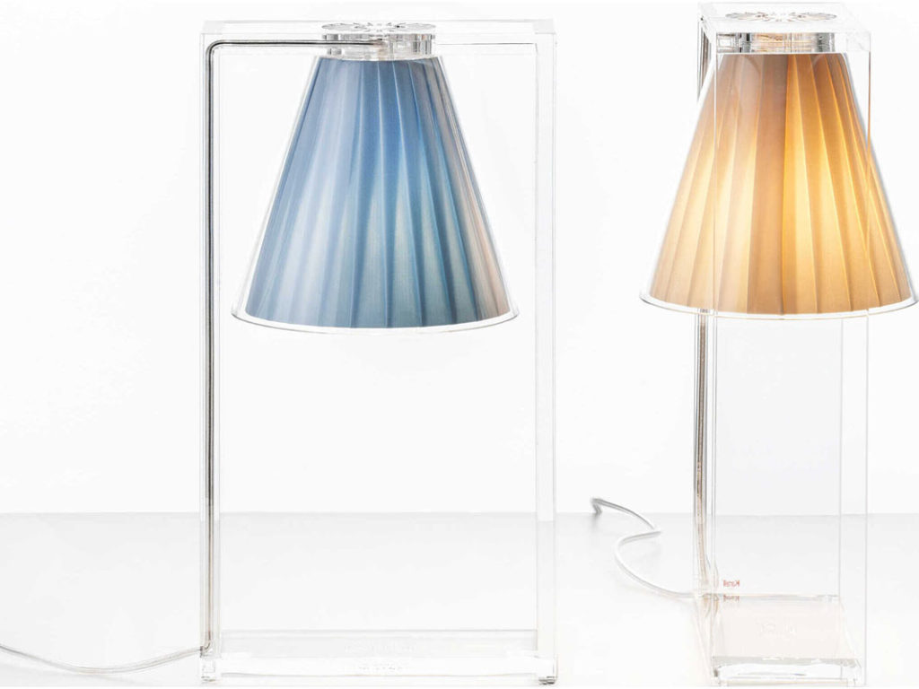 Angers Nantes Cholet Saumur Icones Kartell Lampe a poser Light Air cristal transparent tissu bleu Eugeni Quitllet3