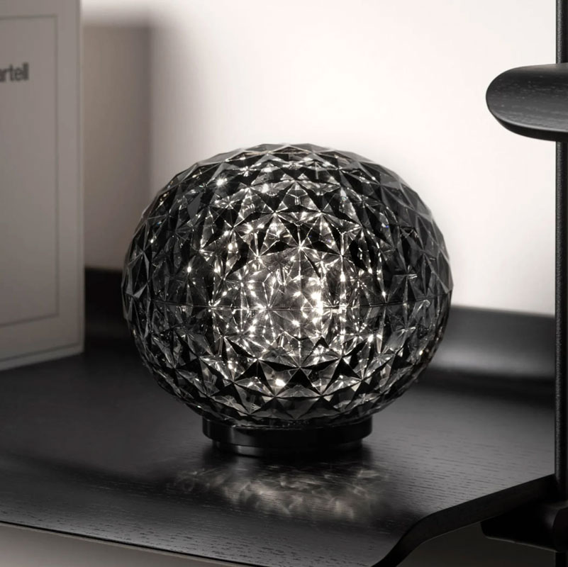 Angers Nantes Cholet Saumur Icones Kartell Lampe a poser mini Planet Gris Fumé Tokujin Yoshioka 4