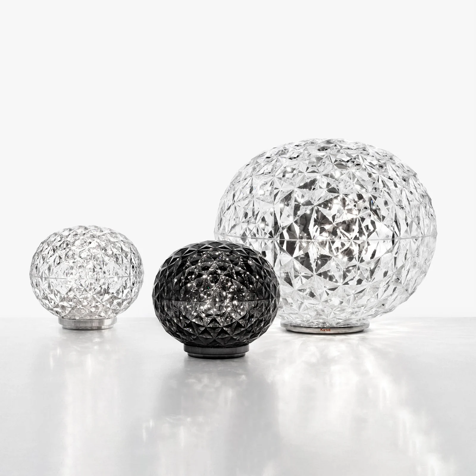 Angers Nantes Cholet Saumur Icones Kartell Lampe a poser mini Planet Gris fumé Tokujin Yoshioka 9