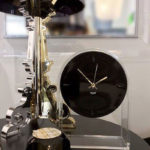 Angers Nantes Cholet Saumur Icones Kartell Objet deco Air du temps Horloge transparent noir Eugeni Quitllet 2