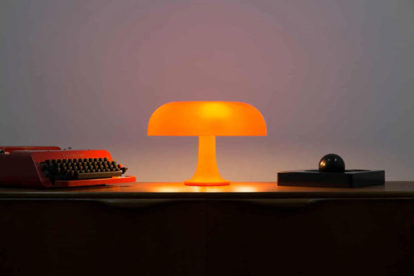 Angers Nantes Cholet Saumur Icones Artemide Lampe a poser Nesso Orange Giancarlo Mattioli 2
