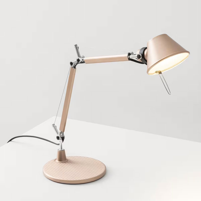 Angers Nantes Cholet Saumur Icones Artemide Lampe de bureau Tolomeo Micro cuivre brossé rAluminium Michele De Lucchi 1