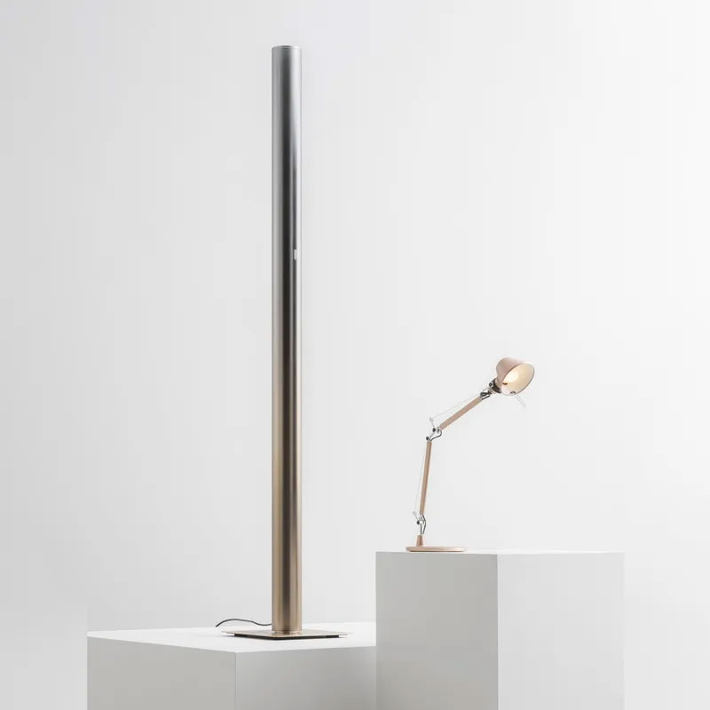 Angers Nantes Cholet Saumur Icones Artemide Lampe de bureau Tolomeo Micro cuivre brossé rAluminium Michele De Lucchi 12
