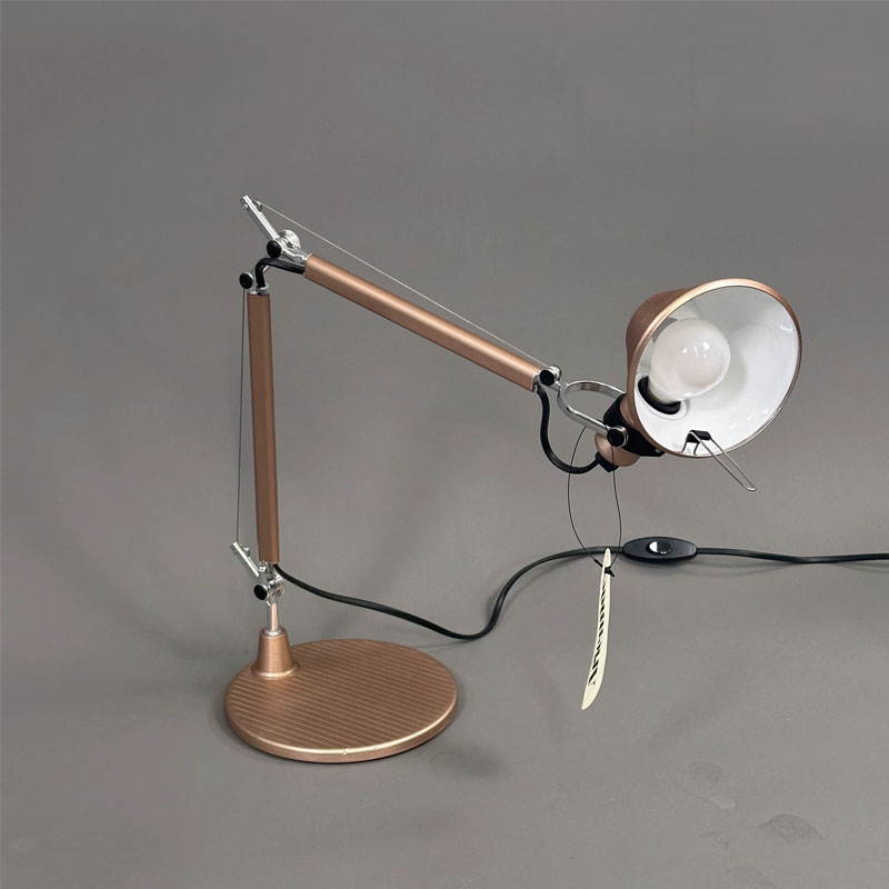 Angers Nantes Cholet Saumur Icones Artemide Lampe de bureau Tolomeo Micro cuivre brossé rAluminium Michele De Lucchi 5