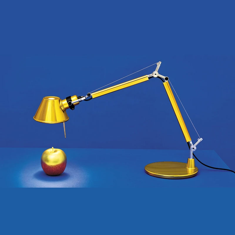 Angers Nantes Cholet Saumur Icones Artemide Lampe de bureau Tolomeo Micro gold or oro Aluminium Michele De Lucchi 8