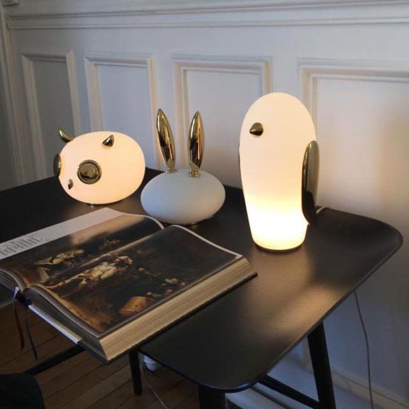 Angers Nantes Cholet Saumur Icones Moooï Lampe a poser Noot Noot Pets Light Blanc Or Marcel Wanders 8