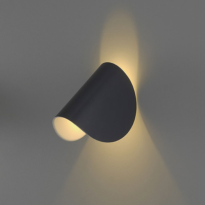 Angers Nantes Cholet Saumur Icones Fontana Arte Applique Io aluminium orientable gris luminaire design Claesson Koivisto Rune 3