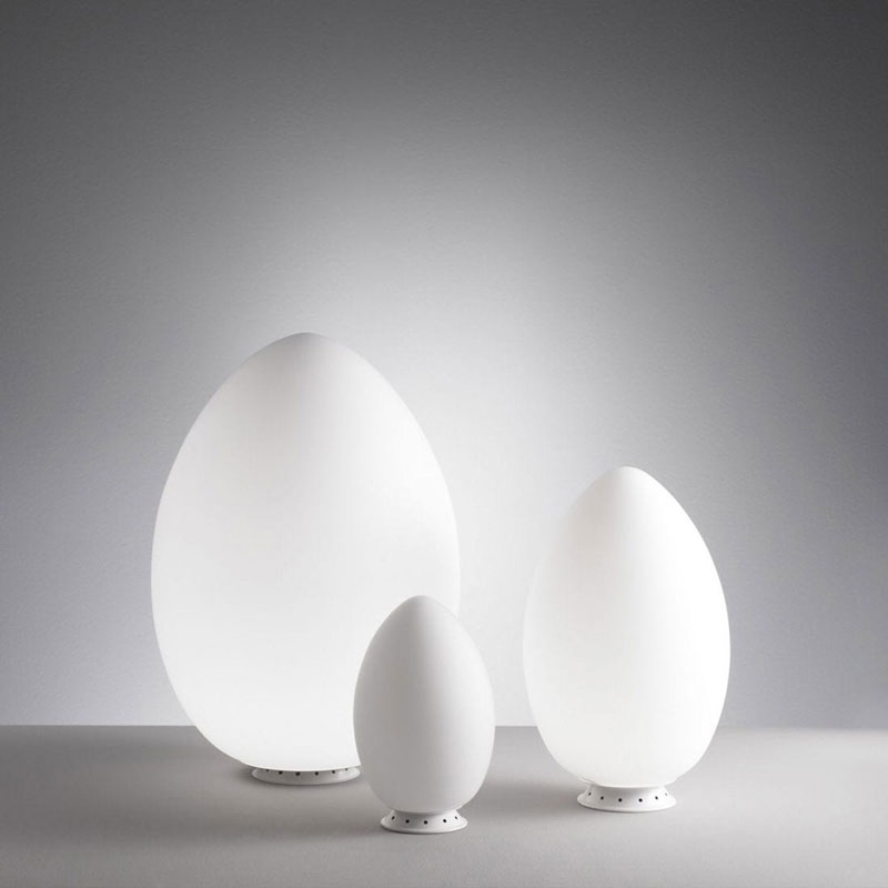 Angers Nantes Cholet Saumur Icones Fontana Arte Lampe a poser Uovo Small blanc verre oeuf opalin luminaire design Ben Swildens 1