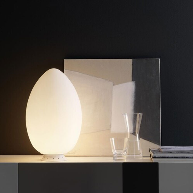 Angers Nantes Cholet Saumur Icones Fontana Arte Lampe a poser Uovo Small blanc verre oeuf opalin luminaire design Ben Swildens 5