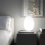 Angers Nantes Cholet Saumur Icones Fontana Arte Lampe a poser Uovo Small blanc verre oeuf opalin luminaire design Ben Swildens 7