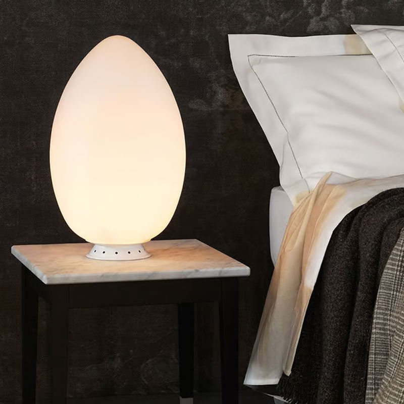Angers Nantes Cholet Saumur Icones Fontana Arte Lampe a poser Uovo Small blanc verre oeuf opalin luminaire design Ben Swildens 9