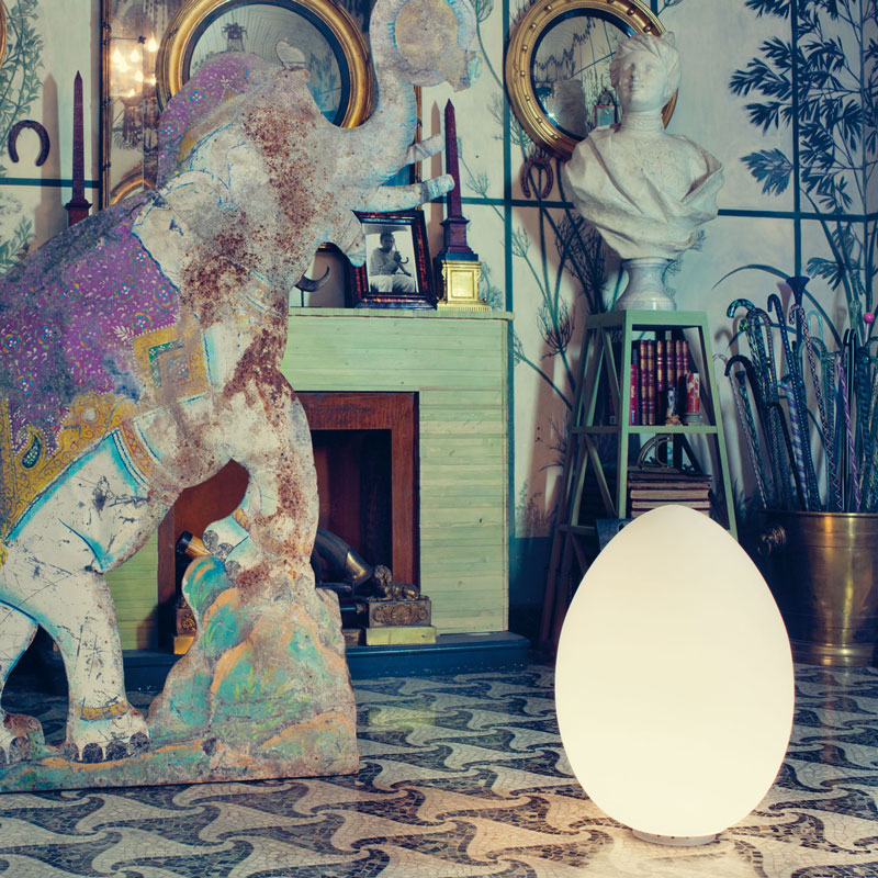 Angers Nantes Cholet Saumur Icones Fontana Arte Lampe a poser Uovo medium blanc verre oeuf opalin luminaire design Ben Swildens 3