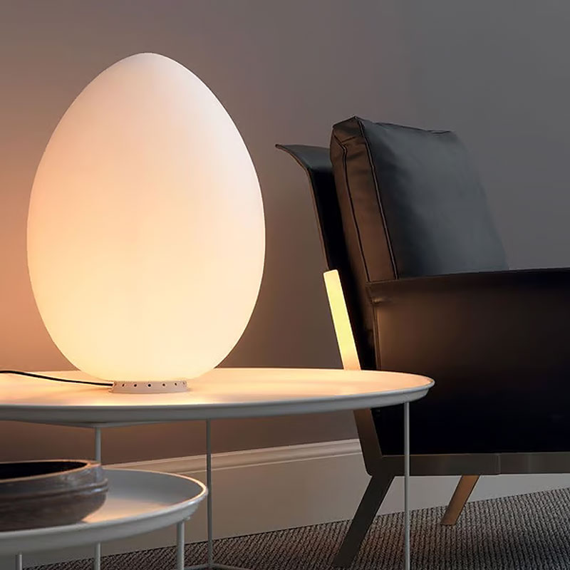 Angers Nantes Cholet Saumur Icones Fontana Arte Lampe a poser Uovo medium blanc verre oeuf opalin luminaire design Ben Swildens 7
