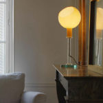 Angers Nantes Cholet Saumur Icones Fontana Arte Lampe a poser parola verre ambre opaline luminaire design Gae Aulenti Piero Castiglioni