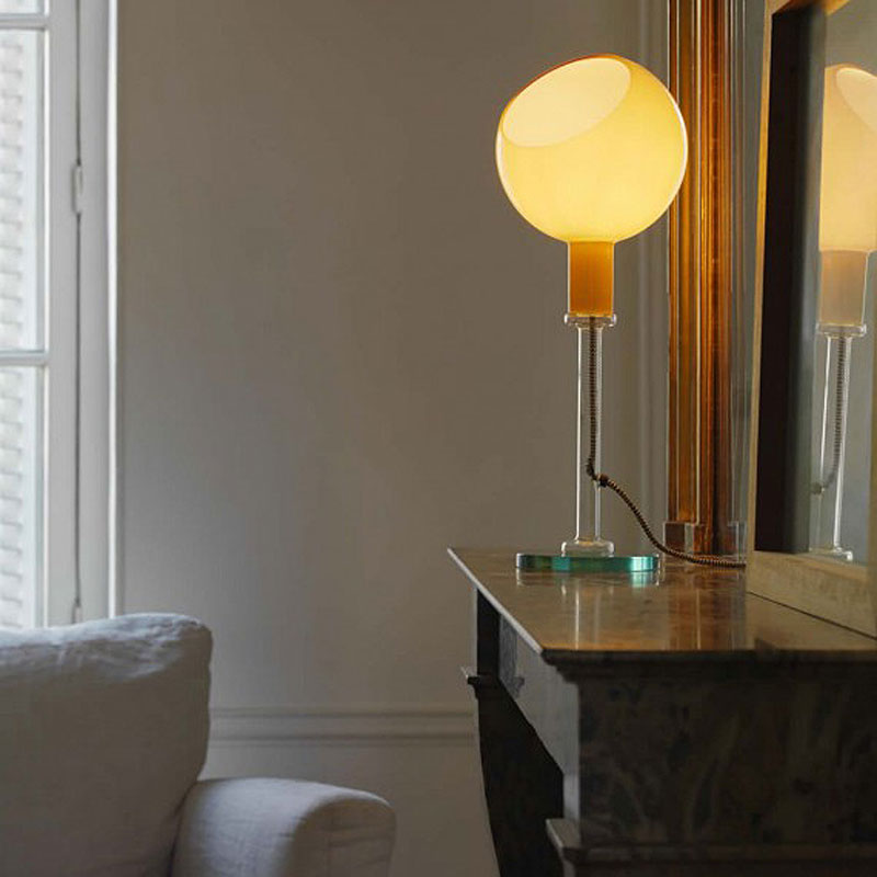 Angers Nantes Cholet Saumur Icones Fontana Arte Lampe a poser parola verre ambre opaline luminaire design Gae Aulenti Piero Castiglioni