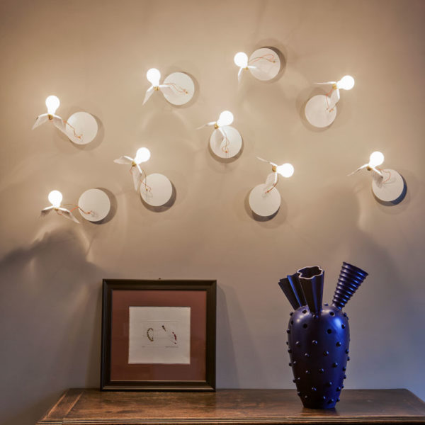 Angers Nantes Cholet Saumur Icones Ingo Maurer Applique lucellino oiseau poetique ampoule verre plume blanc 13