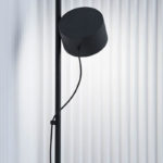 Angers Nantes Cholet Saumur Icones Lampadaire Post Muuto mobilier Scandinave noir oirientable liseuse Studio Earnest