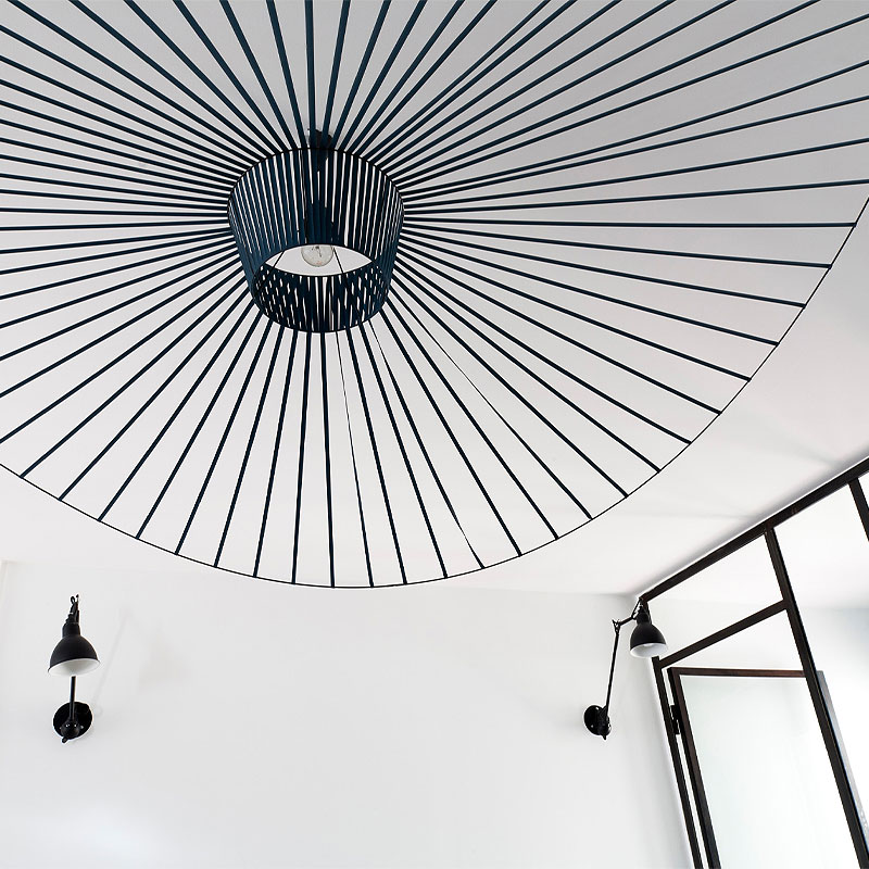 Angers Nantes Cholet Saumur Icones Suspension Petite Friture Vertigo ombre épuré feminin large noir Constance Guisset 6