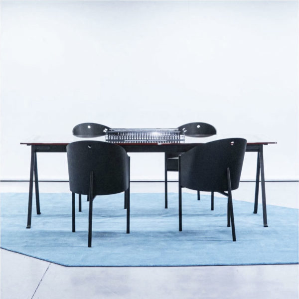 Angers Nantes Cholet Saumur Icones fauteuil Driade Coste restaurant café Costes noir Ebene cuir Paris philippe Starck 13