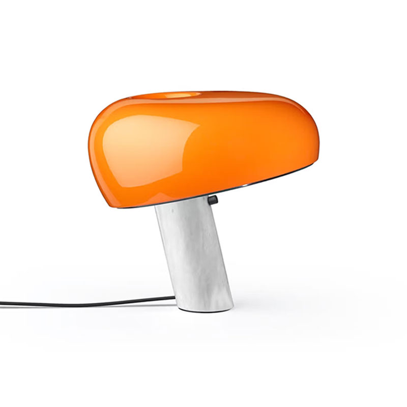 Angers Nantes Cholet Rennes Poitiers Mans bordeaux Paris Tours Laval Niort Icones Flos Snoopy Orange Marbre Blanc Achille Castiglioni lampe de table 