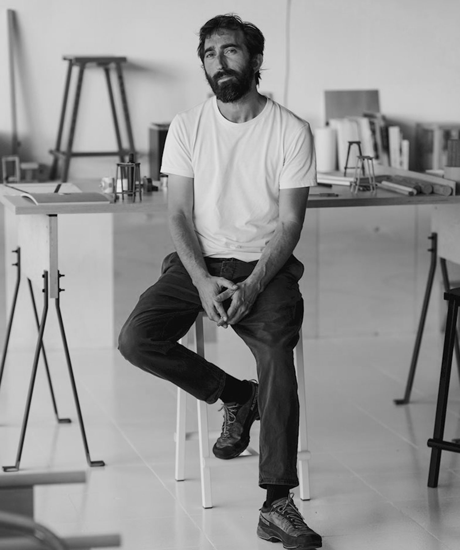 Angers Nantes Cholet Paris Bordeaux Rennes Mans Laval Poitiers Icones Hay Scandinave Tabouret Tuburete noir Marc Morro 0