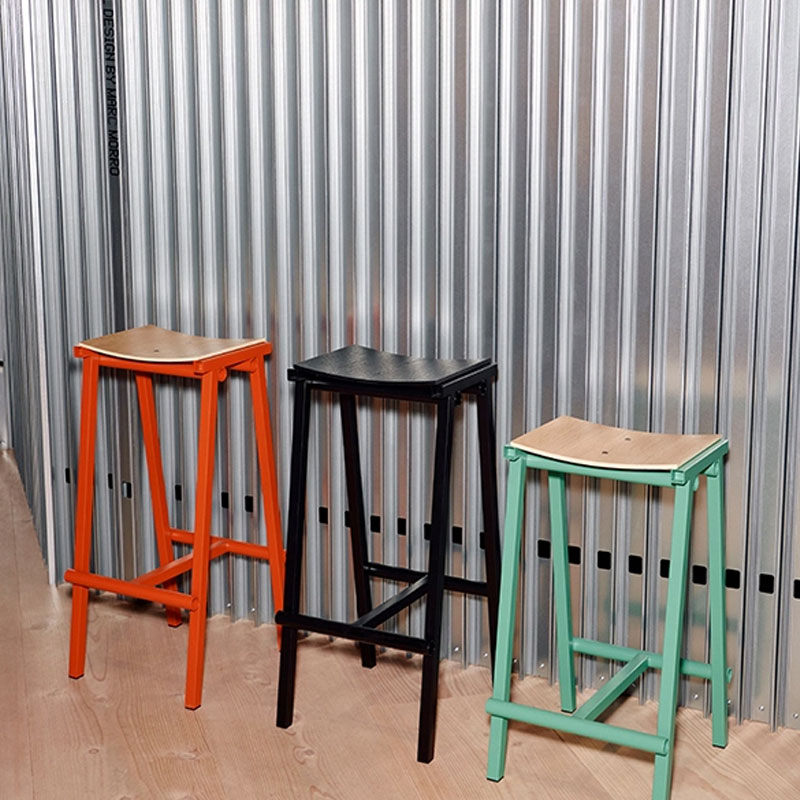 Angers Nantes Cholet Paris Bordeaux Rennes Mans Laval Poitiers Icones Hay Scandinave Tabouret Tuburete noir Marc Morro 7