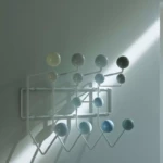 Angers_Nantes_Paris_Mans_Bordeaux_Rennes-Tours_Icônes_Objet_Vitra_bleu_multicolor_Frais_Eames_porte-manteau_hang_it_All_1