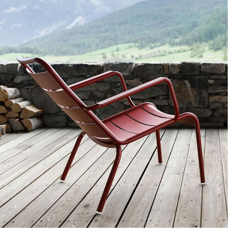 Angers Nantes Cholet Saumur Icones Fermob fauteuil bas Outdoor mobilier exterieur rouge piment Sofia frederic 7