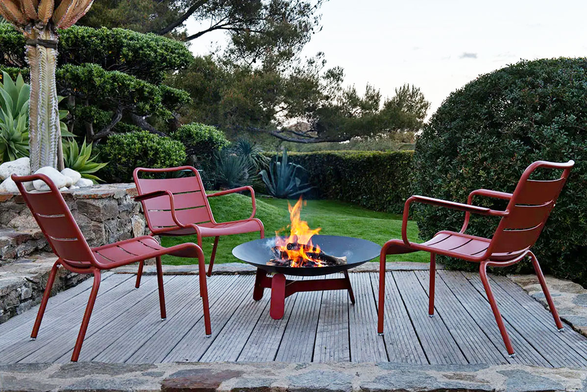 Angers Nantes Cholet Saumur Icones Fermob fauteuil bas Outdoor mobilier exterieur rouge piment Sofia frederic 8