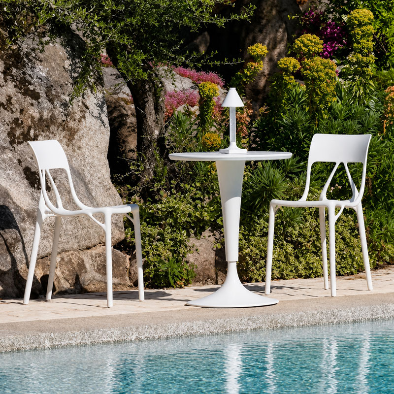 Angers Nantes Bordeaux Mans Rennes Tours Paris Orleans Laval Niort Icônes Kartell Chaise A.I Blanc Lite Philippe Starck 3