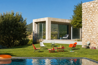 Eames plastic chair Re vitra angers le mans nantes la baule brest la rochelle paris