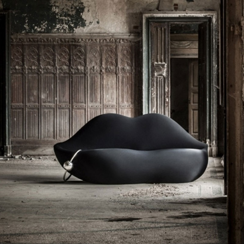 Gufram Bocca Canapé Noir Bouche Dali Percing STUDIO 65 Design Icônes Paris Lyon Nantes Rennes Tours Lille Bordeaux Nice Marseille